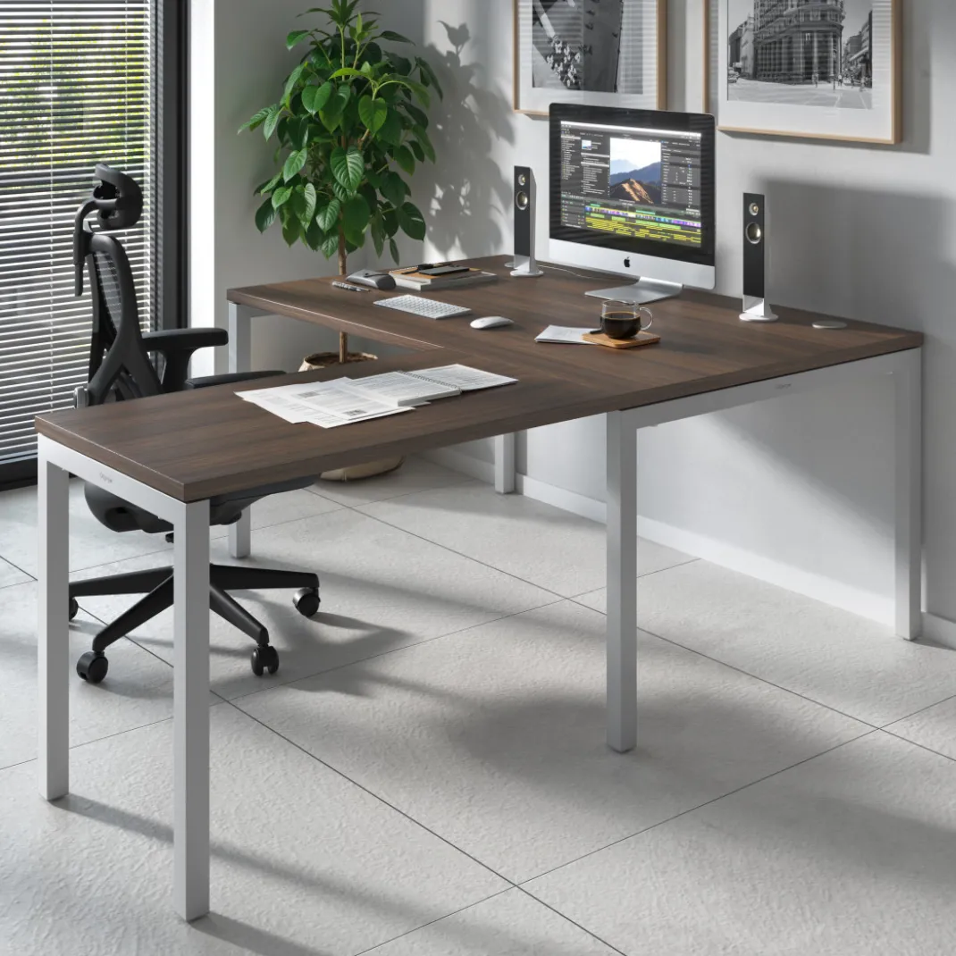 Mesa de dirección en L Kube fondo 100 con ala ancha, estructura aluminio