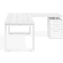 Mesa de escritorio en L con cajones Delta, estructura blanca, ala pedestal metal