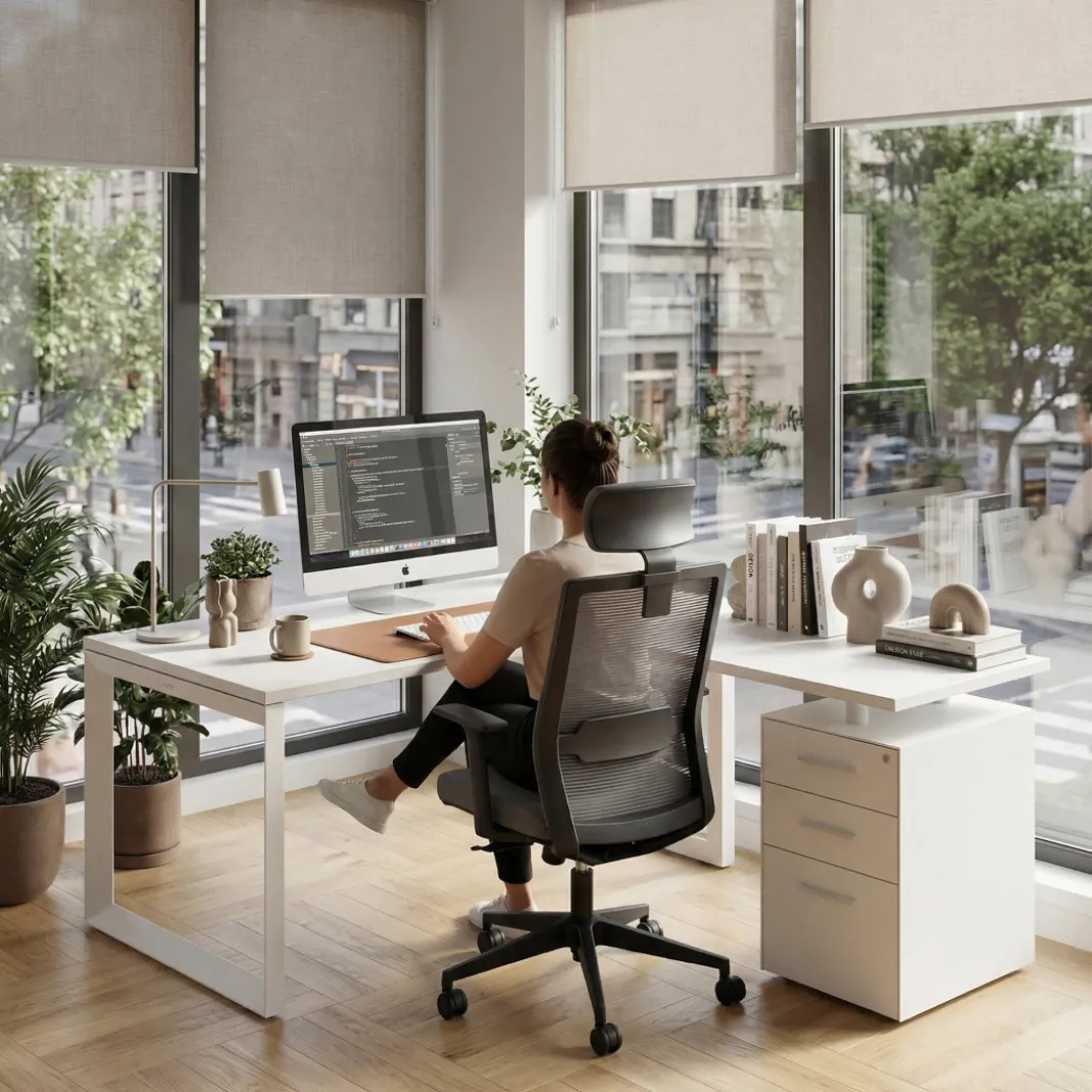 Mesa de escritorio en L con cajones Delta, estructura blanca, ala pedestal metal