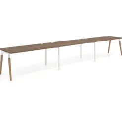 Mesa de oficina en continuidad Arki triple, patas de madera, fondo 80cm