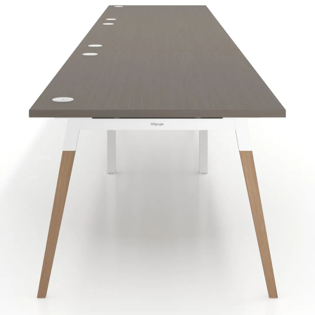 Mesa de oficina en continuidad Arki triple, patas de madera, fondo 100cm