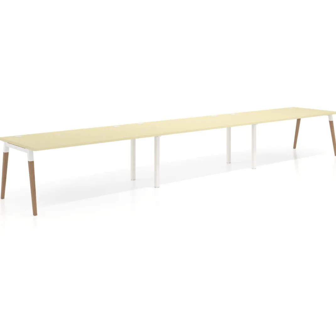 Mesa de oficina en continuidad Arki triple, patas de madera, fondo 100cm