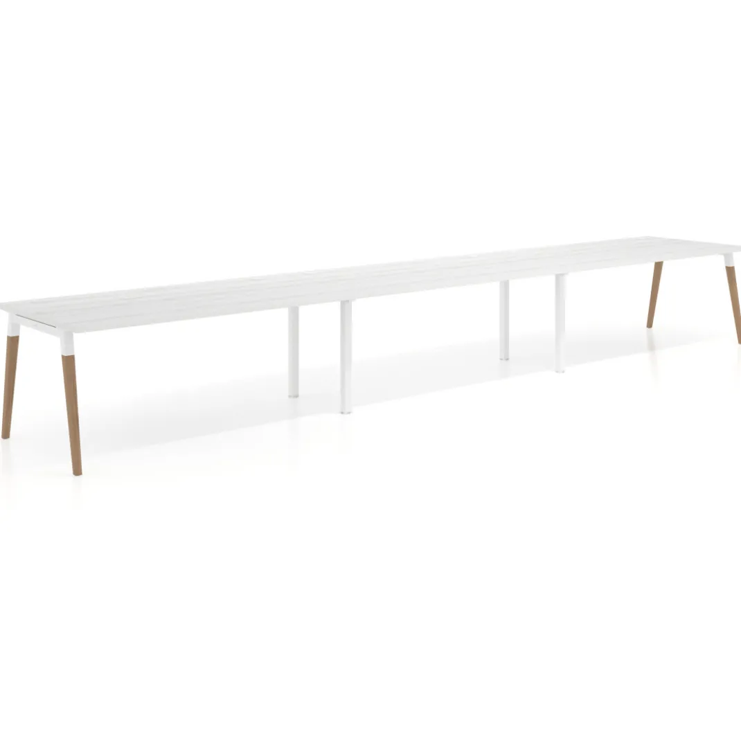 Mesa de oficina en continuidad Arki triple, patas de madera, fondo 100cm