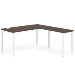 Mesa de oficina en L Kube fondo 68cm con ala estrecha, estructura blanco