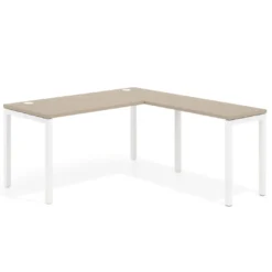 Mesa de oficina en L Kube fondo 68cm con ala estrecha, estructura blanco