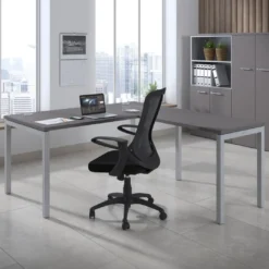 Mesa de oficina en L Kube fondo 80cm con ala, estructura aluminio