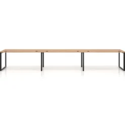Mesa de oficina progresiva Delta triple, fondo 80cm, estructura negra