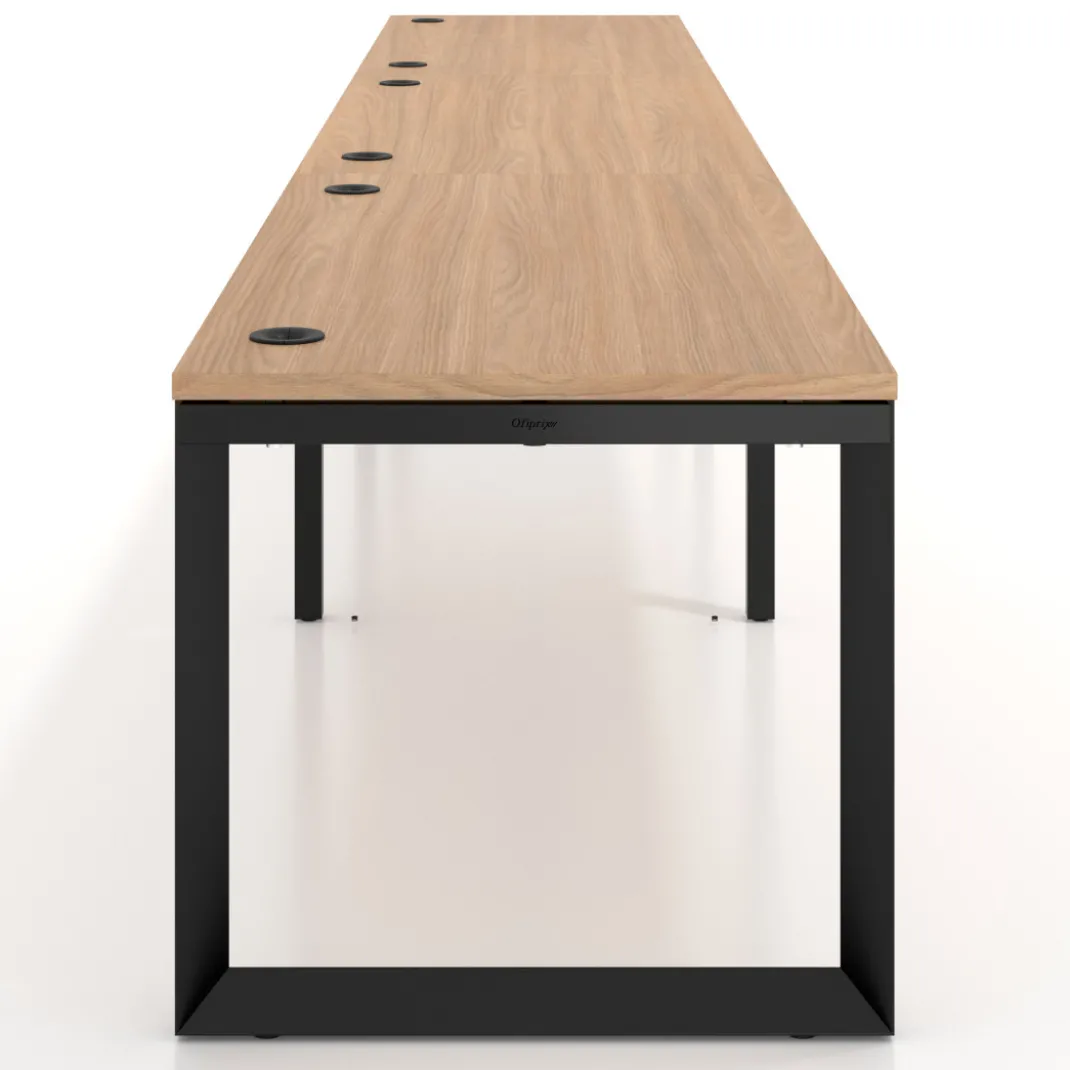 Mesa de oficina progresiva Delta triple, fondo 80cm, estructura negra
