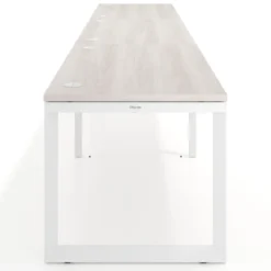 Mesa de oficina progresiva Delta triple, fondo 80cm, estructura blanca
