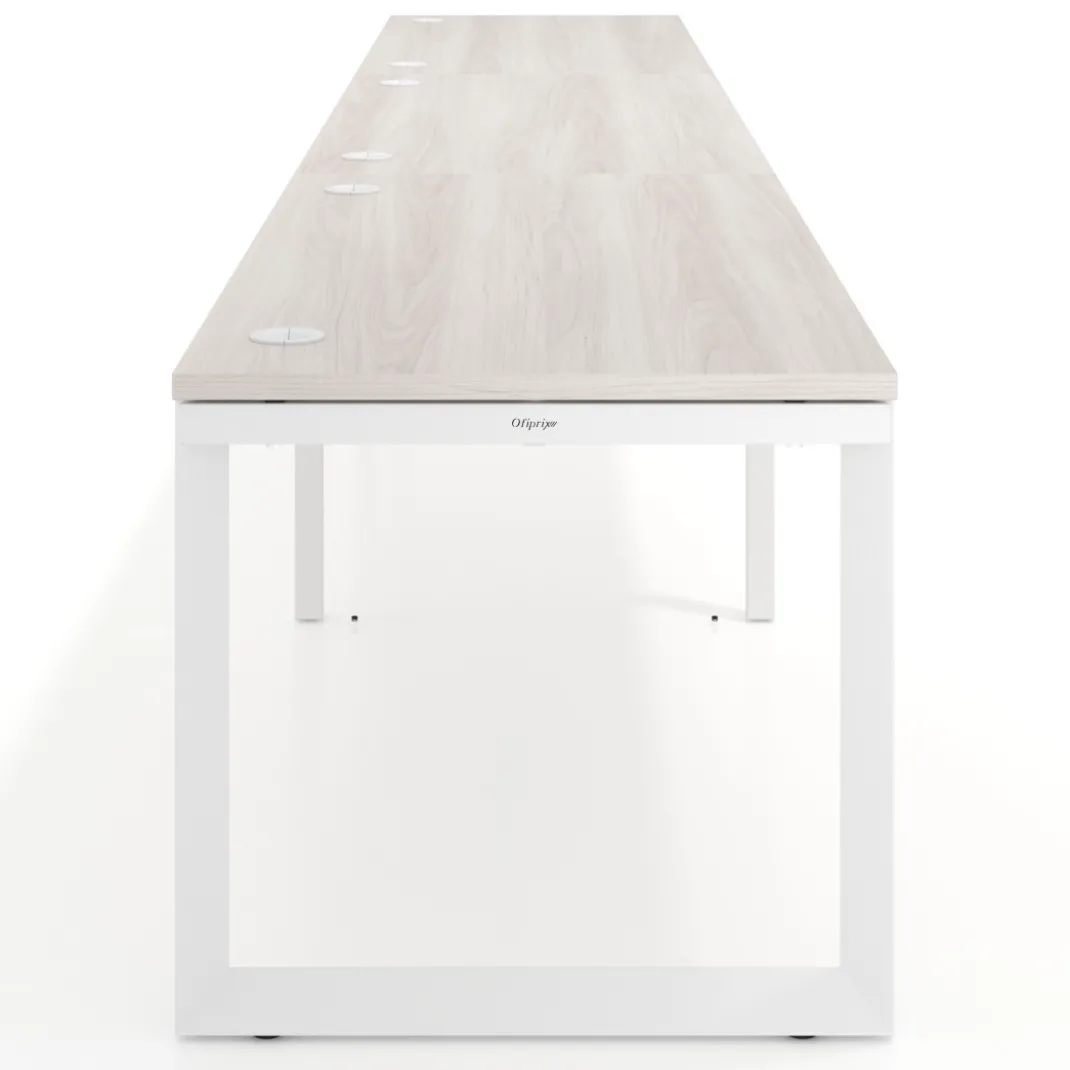 Mesa de oficina progresiva Delta triple, fondo 80cm, estructura blanca