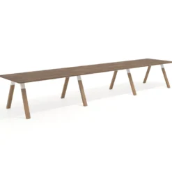 Mesa de oficina progresiva UvePro triple, fondo 100cm, estructura blanca, patas de madera