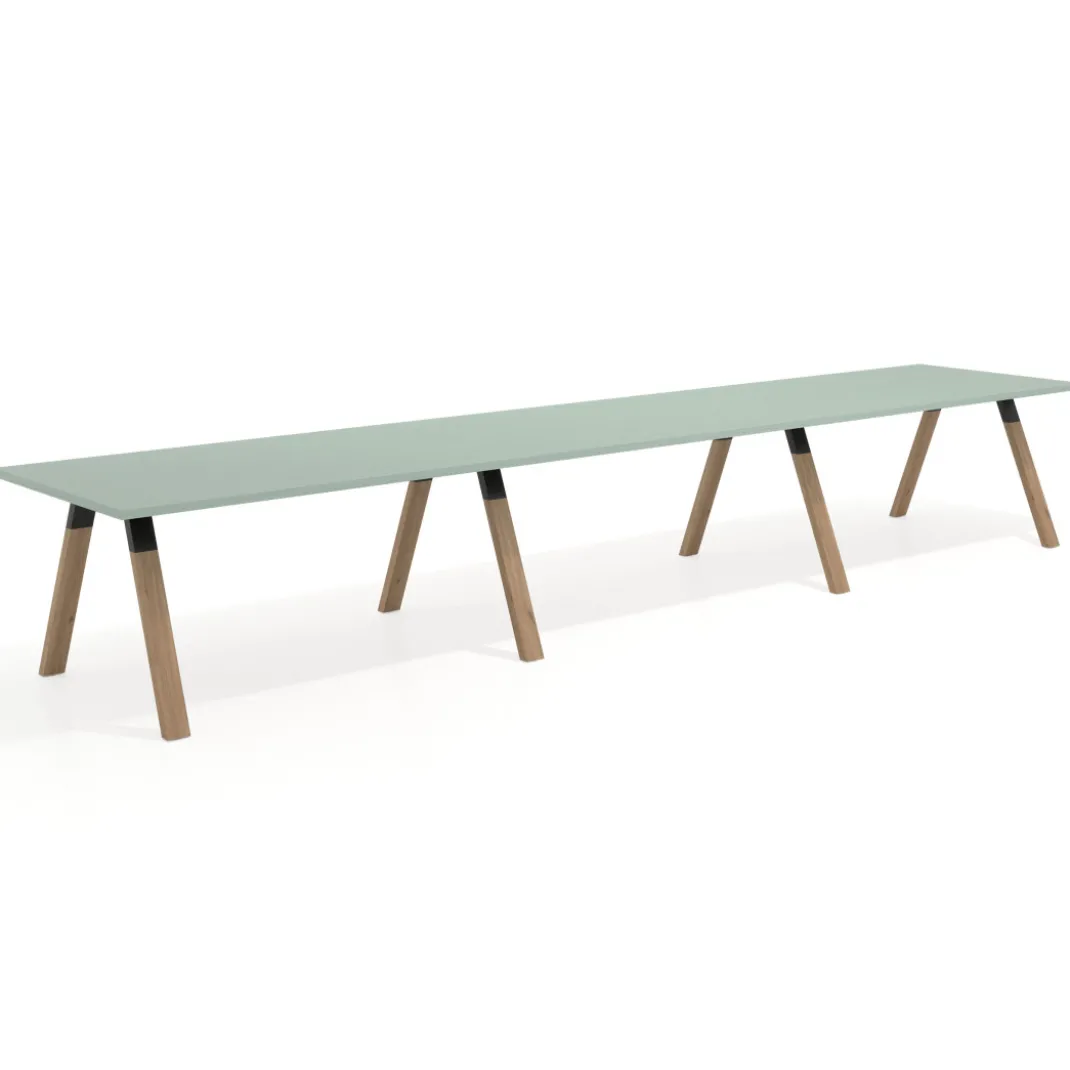 Mesa de oficina progresiva UvePro triple, fondo 100cm, estructura negra, patas de madera