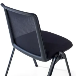 Silla de conferencias Versa, respaldo de red, apilable