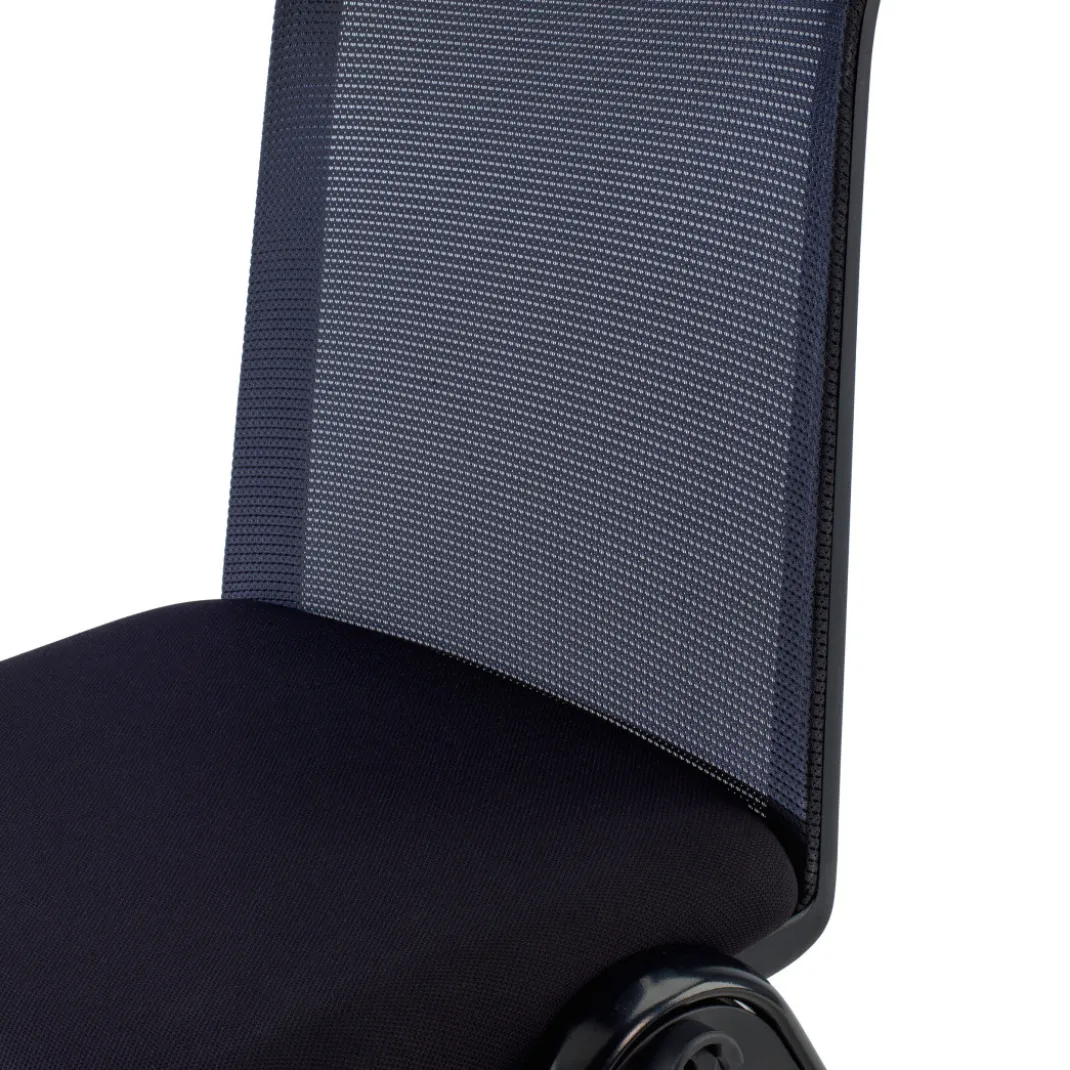 Silla de conferencias Versa, respaldo de red, apilable