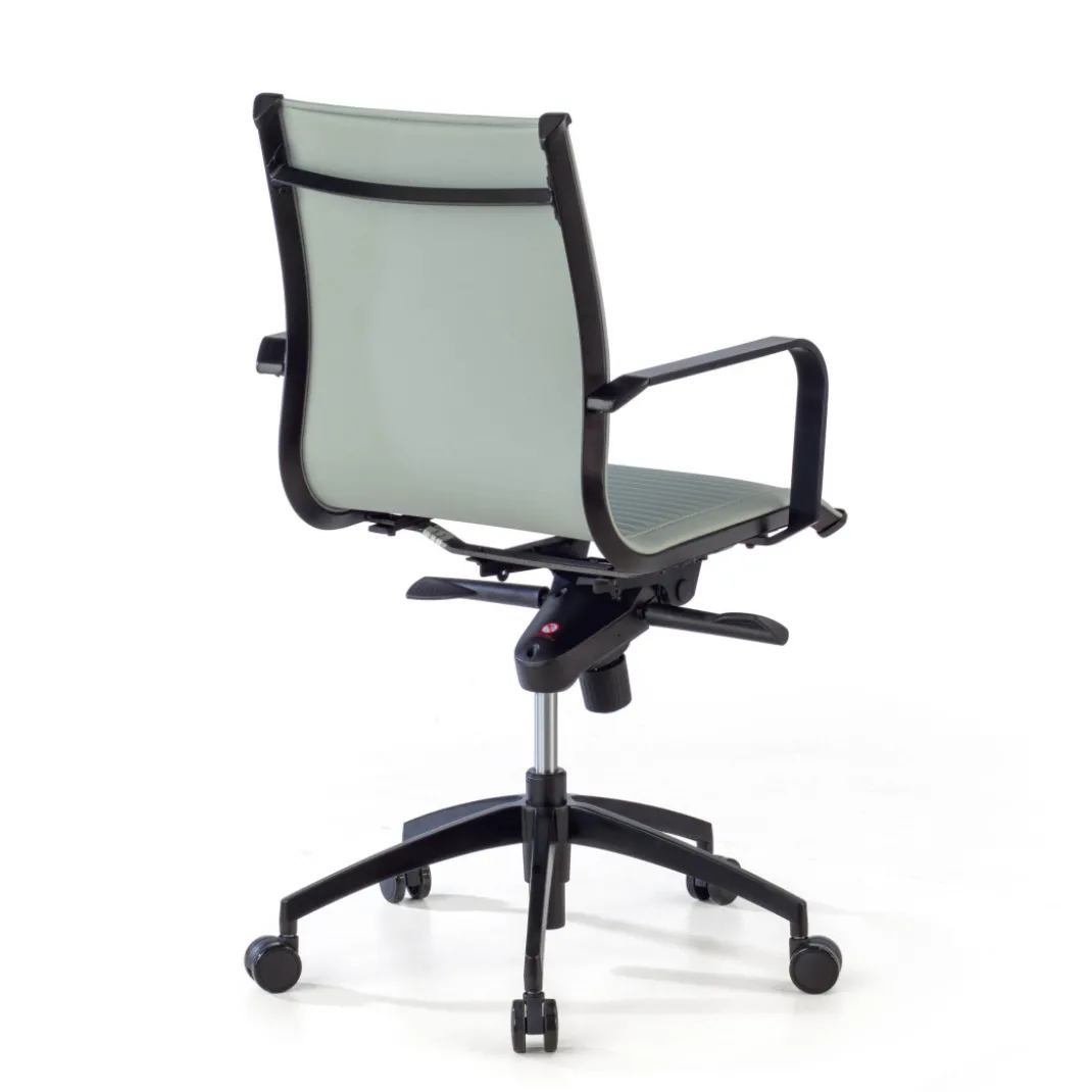 Silla oficina de diseño Croma, respaldo bajo, estructura negra