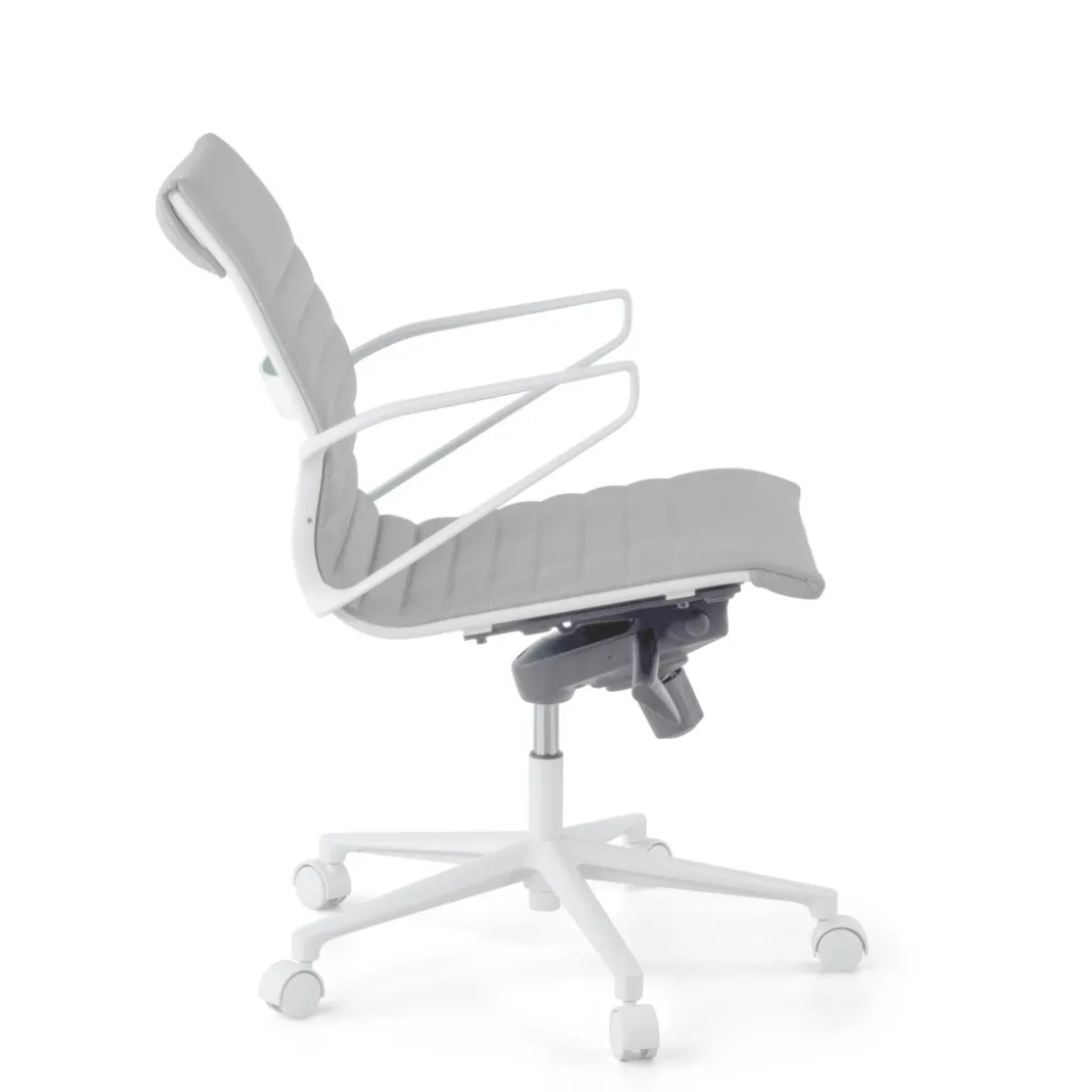 Sillón oficina Diseño Forli, estructura blanca, respaldo bajo, ecopiel