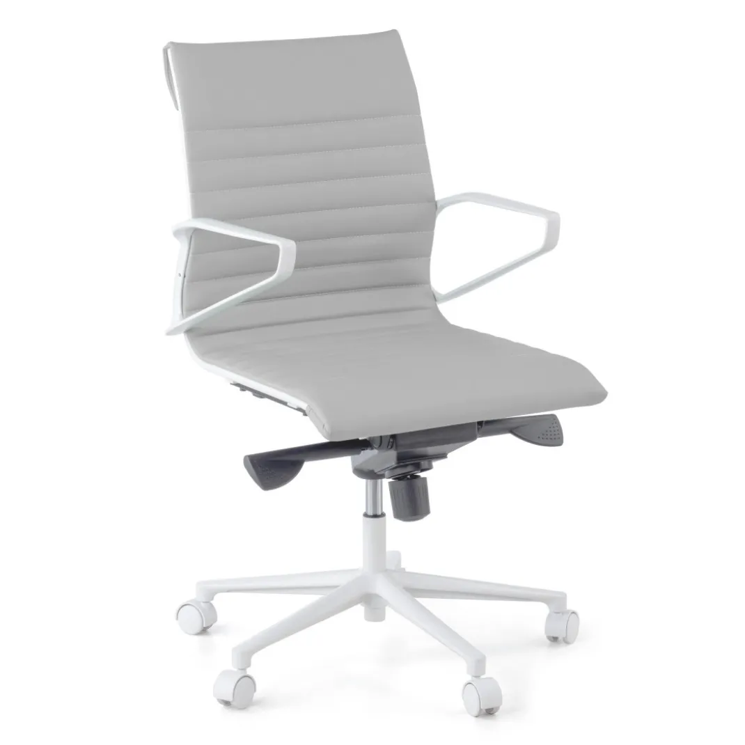 Sillón oficina Diseño Forli, estructura blanca, respaldo bajo, ecopiel